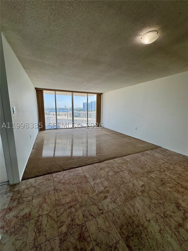 Building Photo - 18011 Biscayne Blvd