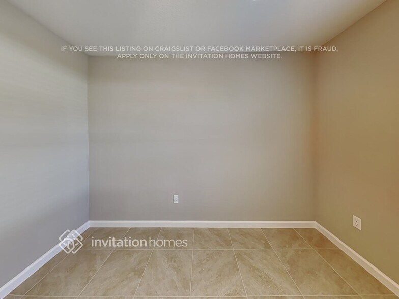 Building Photo - 792 SW Babbit Dr