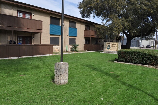 Building Photo - Willow Bend Apartments