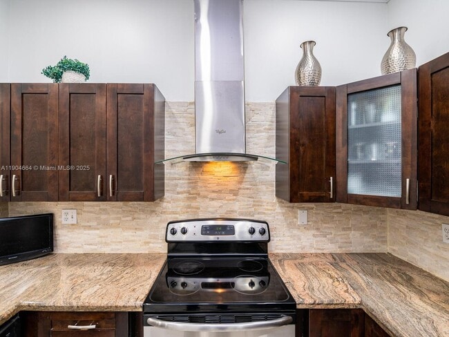 Building Photo - 16332 SW 83rd Ln