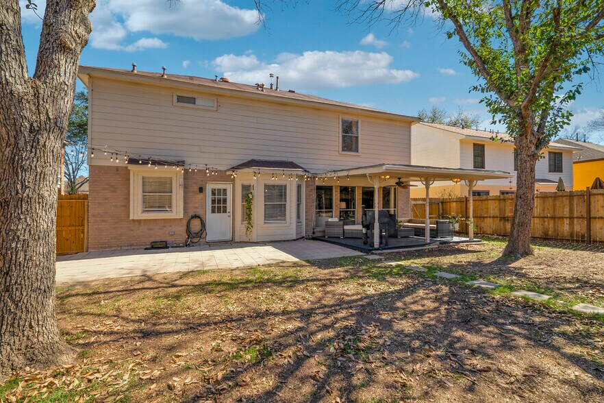 Building Photo - 10331 Mustang Rdg