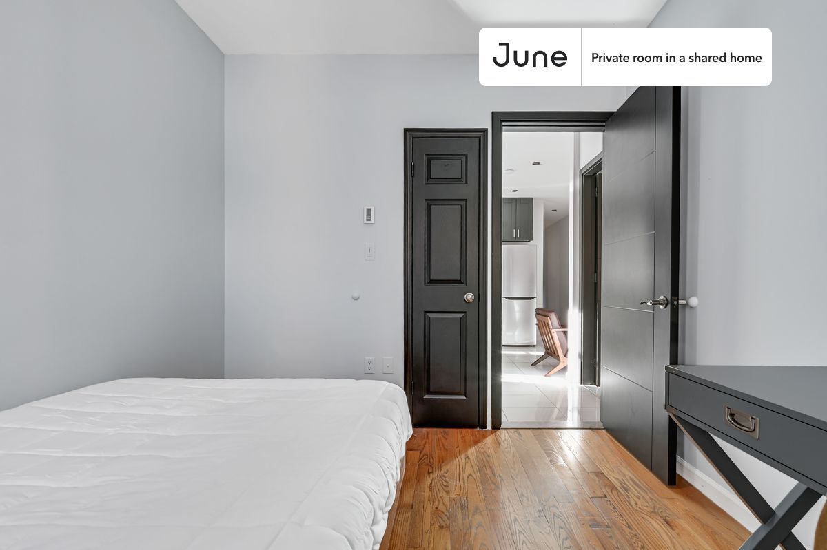 Building Photo - Private bedroom in 4 bed/1.5 bath Home