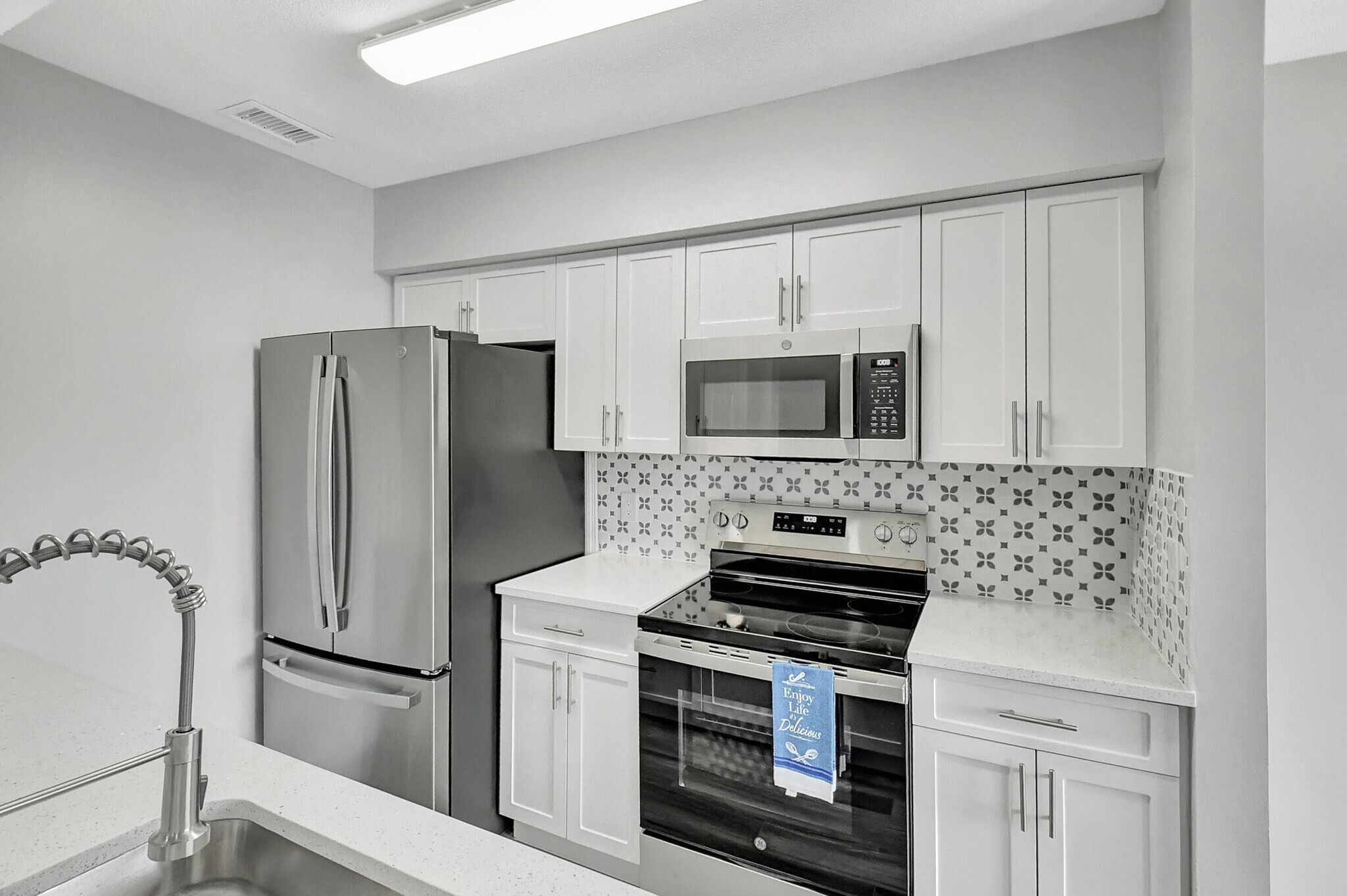 Building Photo - 815 W Boynton Beach Blvd