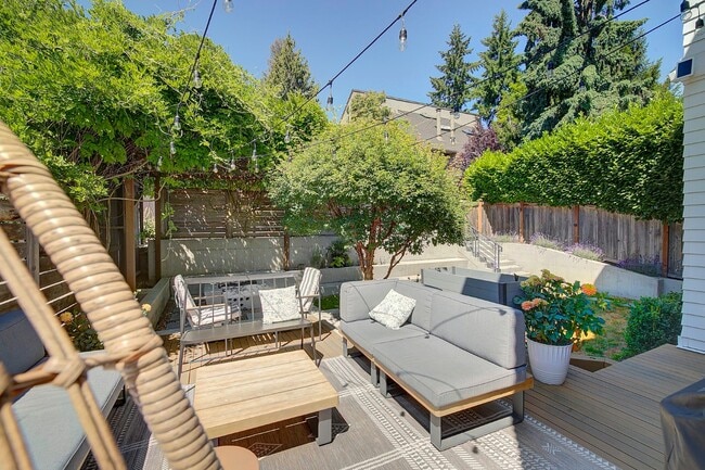 Building Photo - 5bd/3.5ba Seattle Home