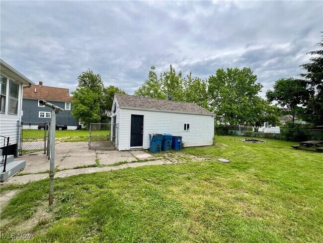Building Photo - 117 W 29th St