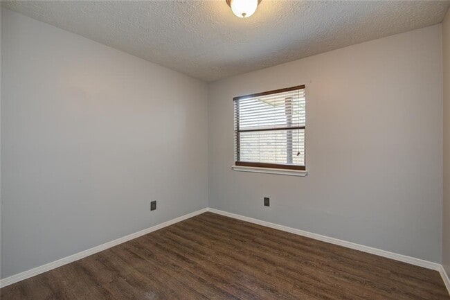 Building Photo - 4718 Brooklawn Dr
