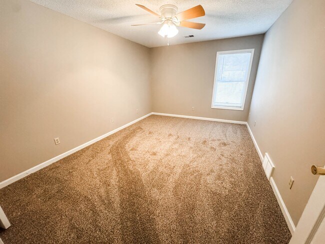 Building Photo - 624 Landing Party Ln