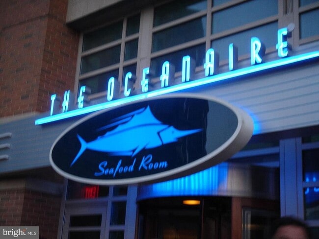 Building Photo - 250 S President St