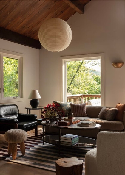 Building Photo - 11889 White Oak Dr