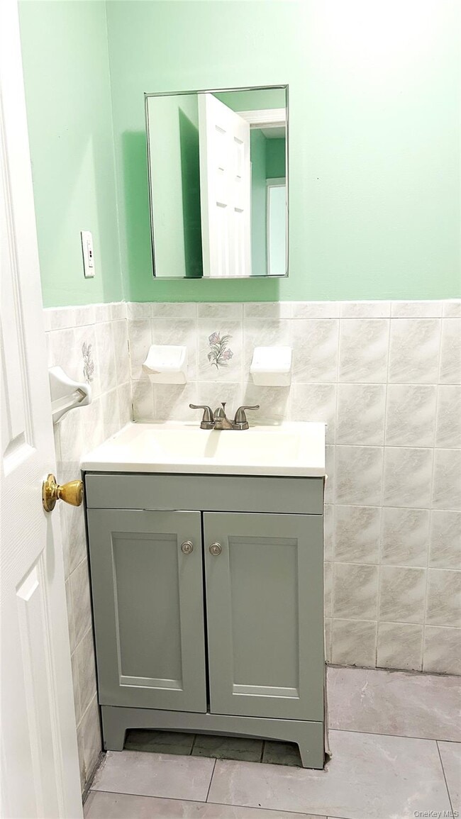 Building Photo - 93-26 197th St