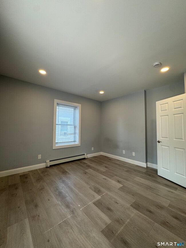 Building Photo - 40 Clarks Hill Ave
