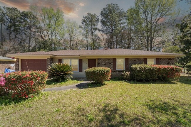 Building Photo - AVAILABLE NOW! (Pet Friendly)