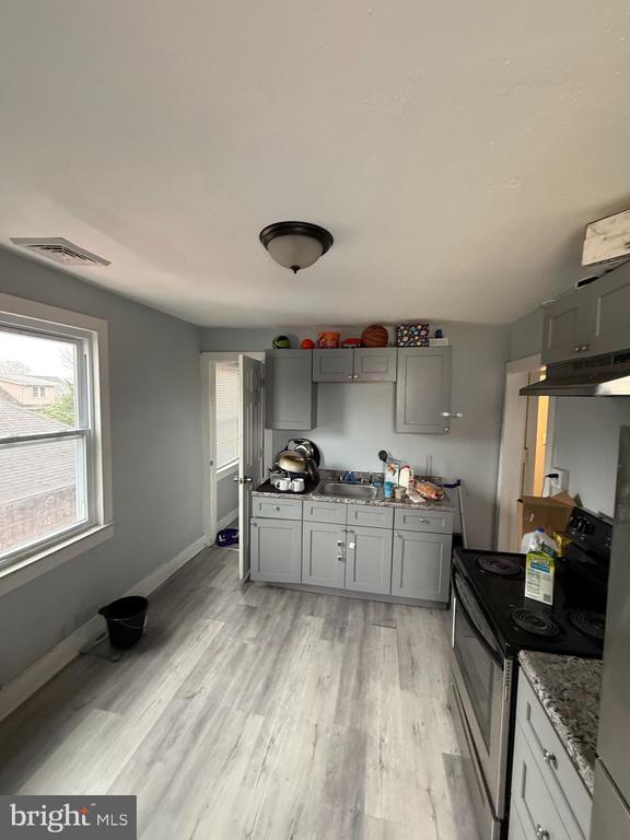 Building Photo - 178 N Broadway