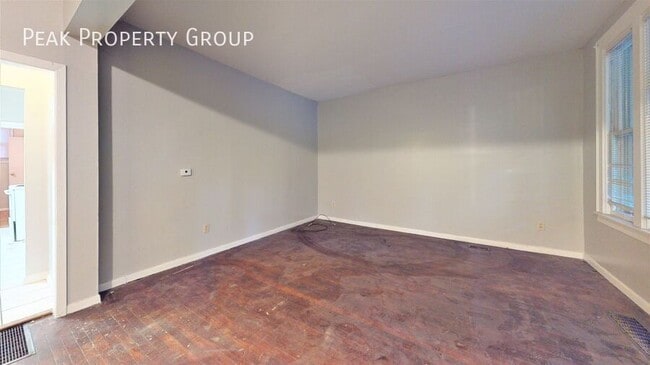 Building Photo - 227 E Northwood Ave