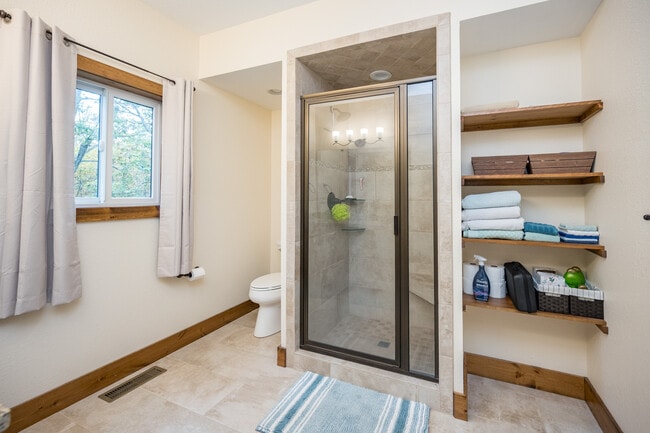 Building Photo - 153 Golden Meadow Ln