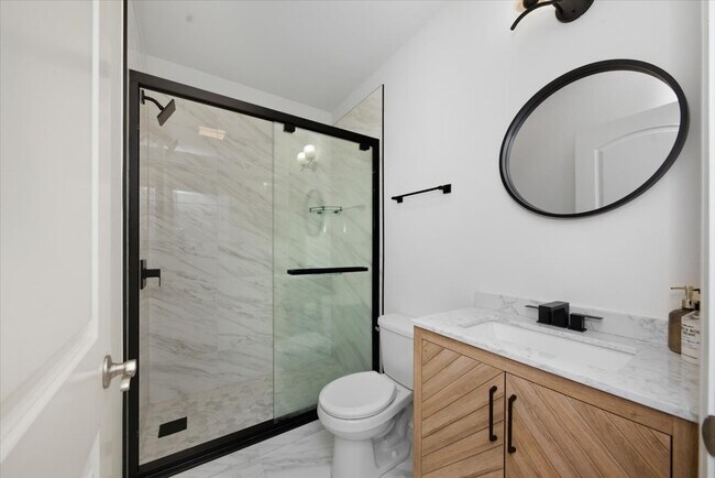 Building Photo - 1523 W Huron St