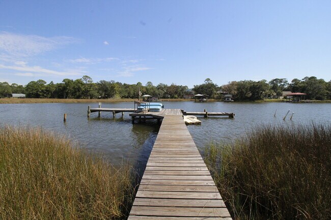 Building Photo - 2-Bedroom Waterfront Townhouse with Commun...