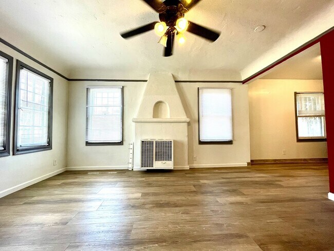 Building Photo - 1339-1345 S. Sycamore Avenue