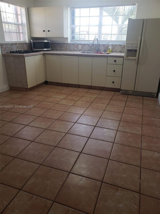 Building Photo - 4610 SW 116th Ave