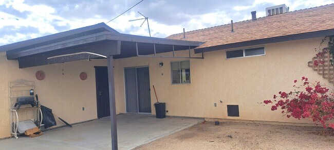 Building Photo - Larger 2 Bedroom home