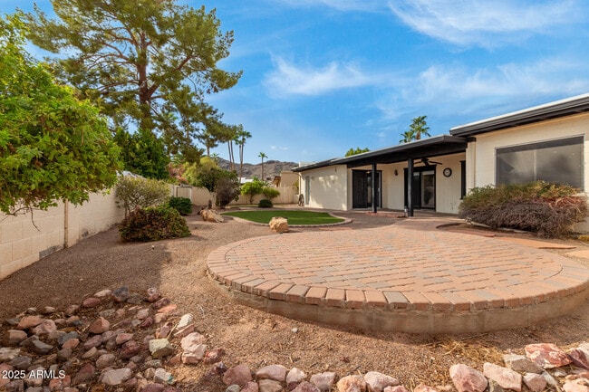 Building Photo - 4521 E Sunrise Dr
