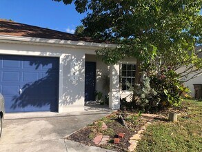Building Photo - Experience this Large Cape Coral 3 bedroom...