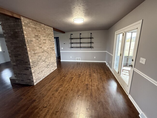 Building Photo - 3333 Tanner Rd