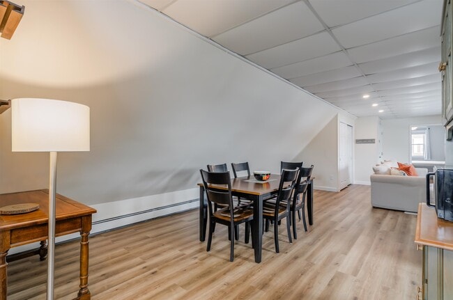 Building Photo - 28 W 37th St