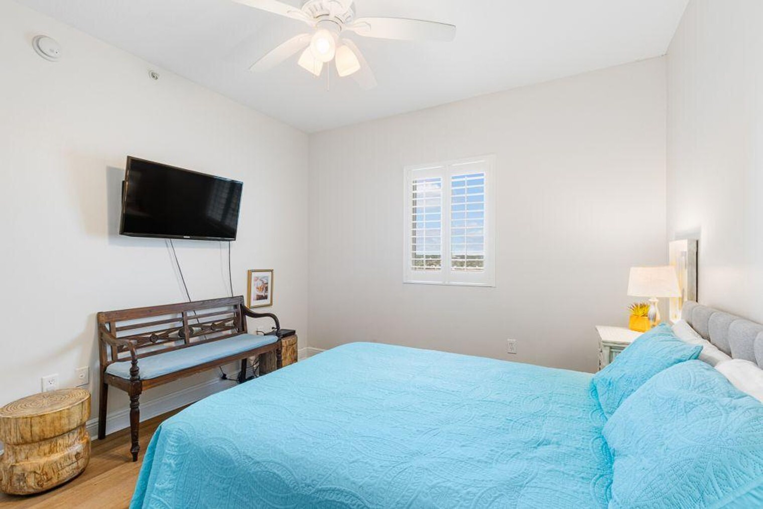 Building Photo - 365 E Beach Blvd