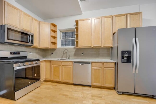 Primary Photo - 3 bedroom in Chicago IL 60612