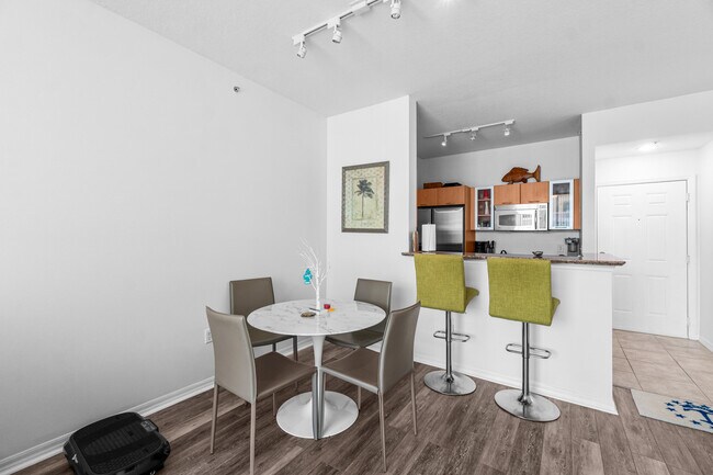 Building Photo - 700 E Boynton Beach Blvd