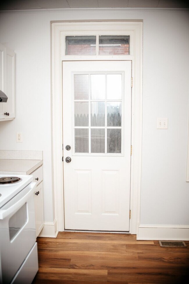 Building Photo - 331 N 3rd St