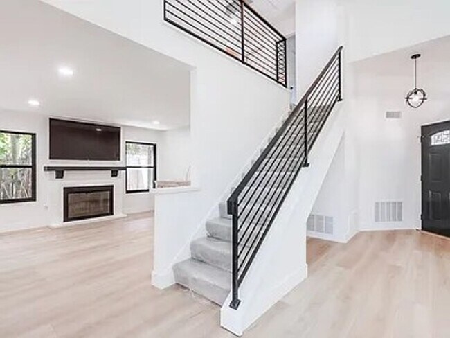 Building Photo - Fully Remodeled Carmel Valley Home + Priva...