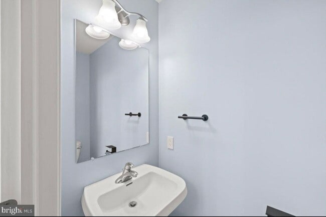 Building Photo - 777 Oak Leaf Ln