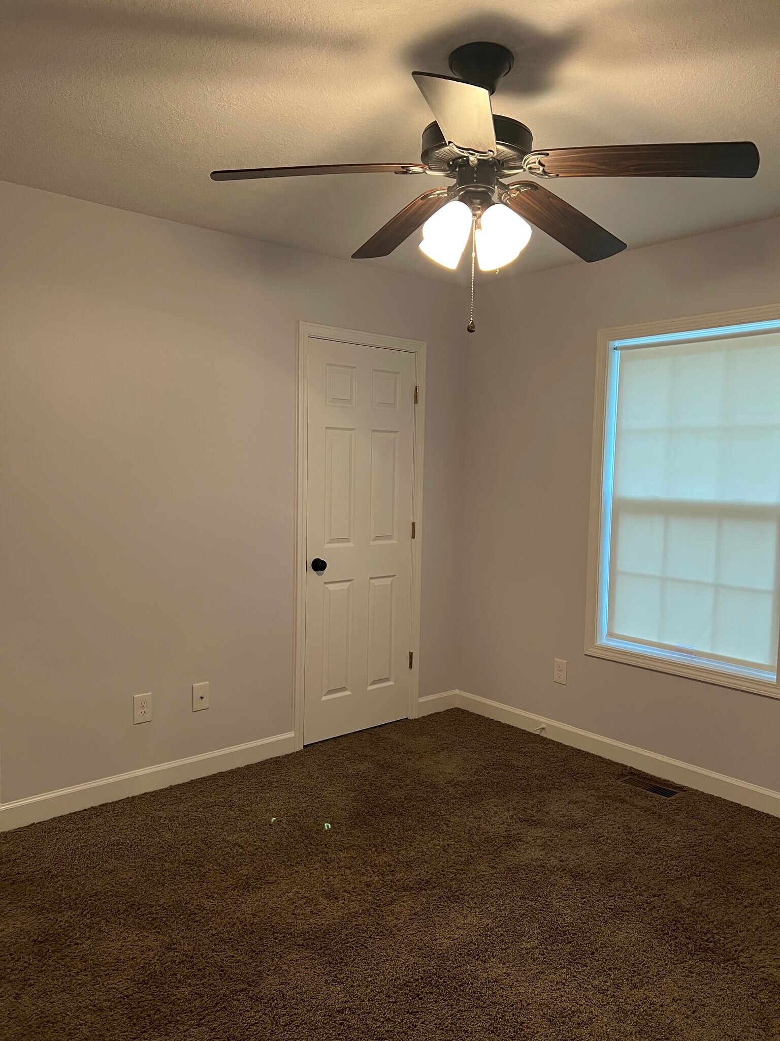 Downstairs bedroom #1.. - 20 Enka Pine St