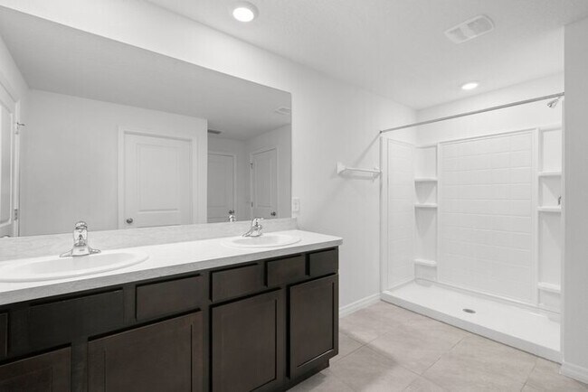 Building Photo - LIKE NEW Home for Rent in Ridgewood!