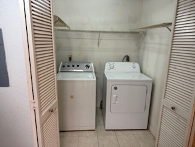 Building Photo - One bedroom condominium