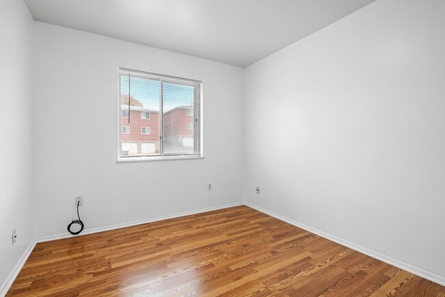 Building Photo - 10023 Willdan Dr