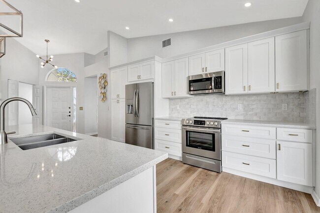 Building Photo - 3947 Redondo Way