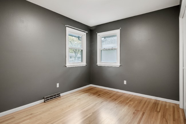 Building Photo - 6367 Zinnia Ln N