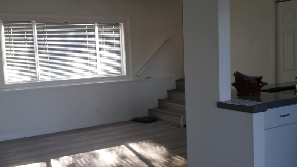 Primary Photo - 2067 Libertyville Rd