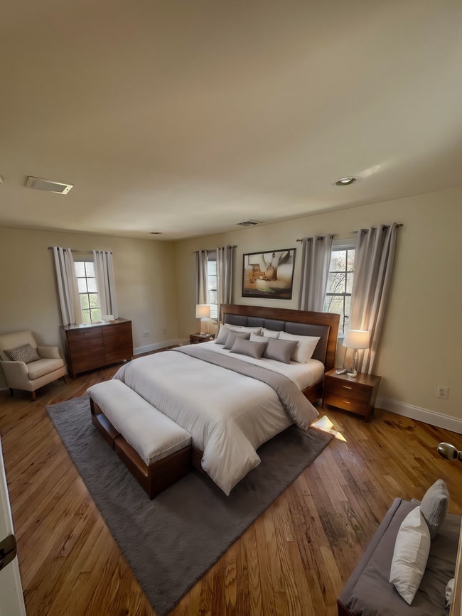 Building Photo - Spacious 3 bdrm house with 1.5 baths located in Seymour....