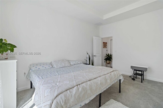 Building Photo - 760 SE 13th Ct