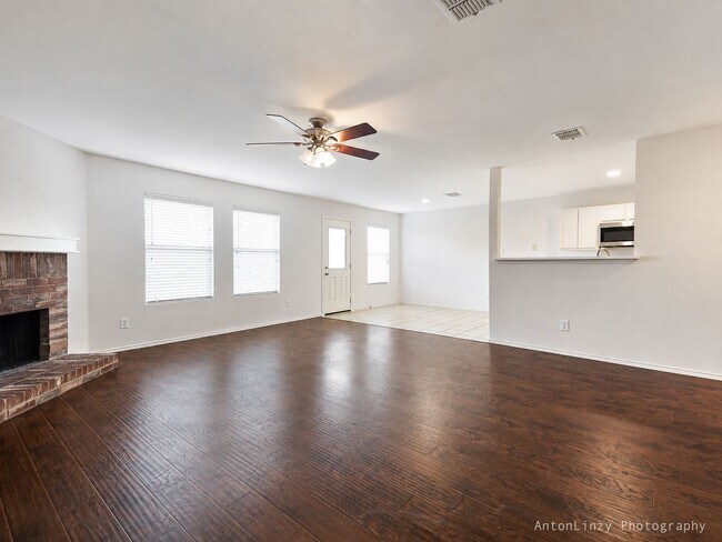Building Photo - 2374 Somerset Dr