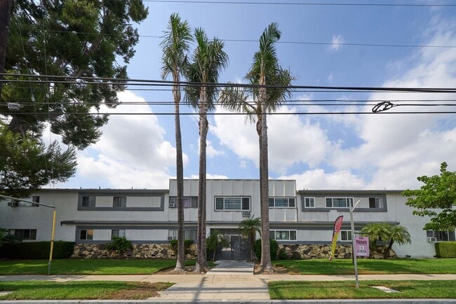 Building Photo - 6335 Whitsett Ave