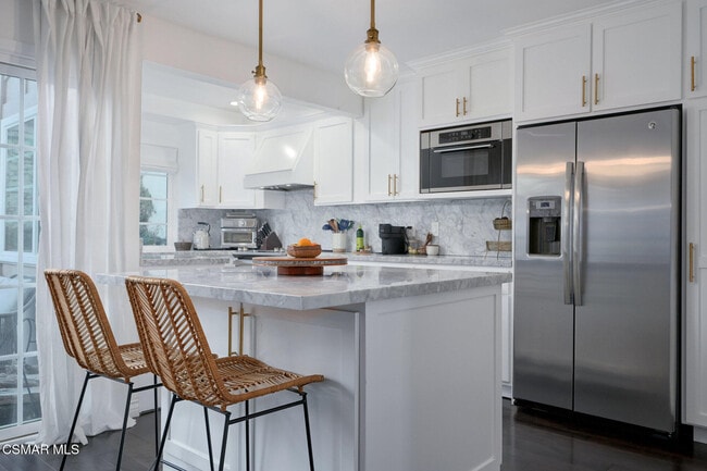 Building Photo - 1988 Olivewood Ct