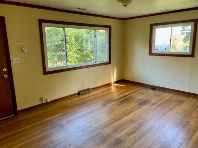 Building Photo - Adorable Washington Park Cottage!