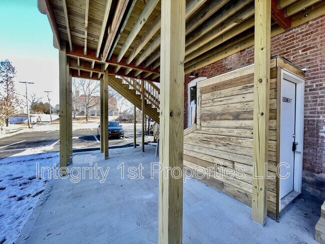 Building Photo - 740 Washington Blvd