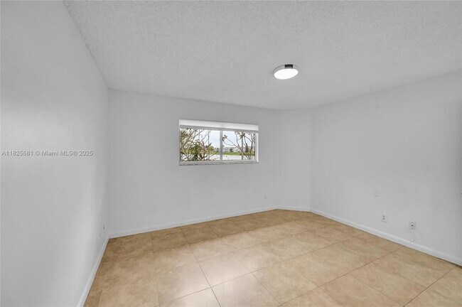 Building Photo - 3453 NW 44th St