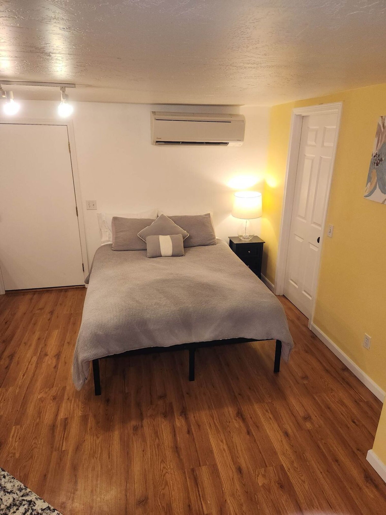 Building Photo - 1428 Crown Ave